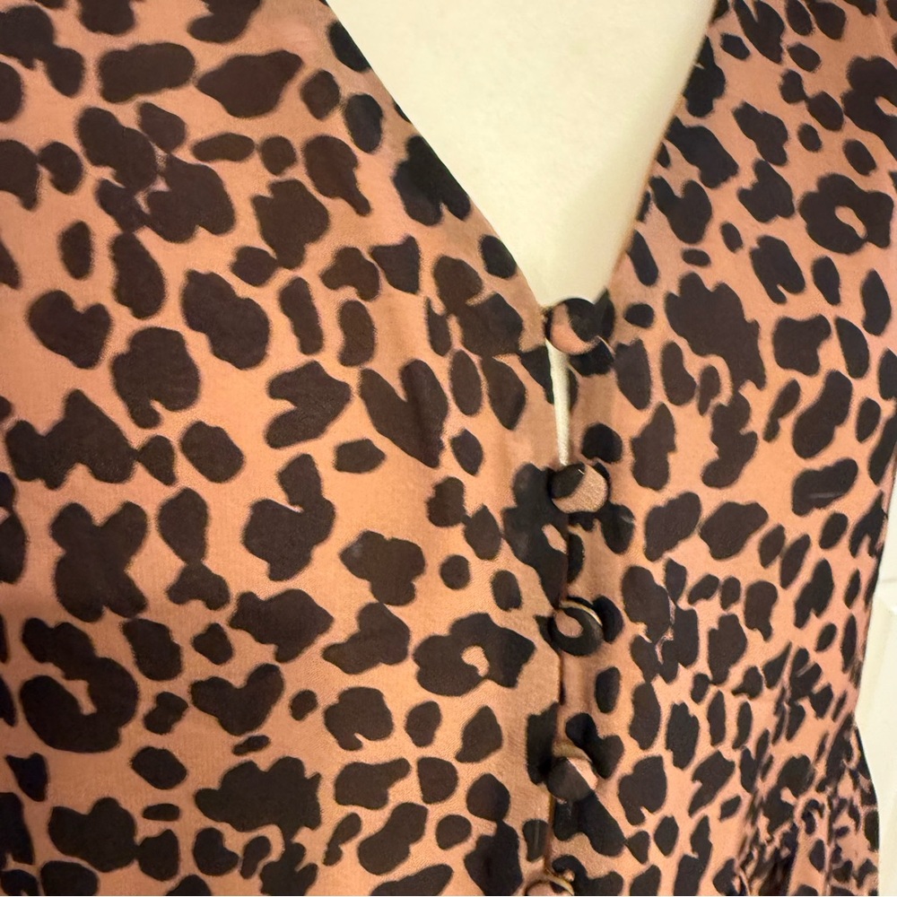 Lulus, Leopard Print V-Neck relaxed fit Dress, Size L - Picture 4 of 14